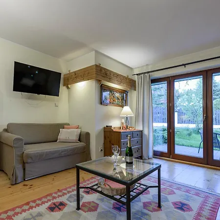 W Dolinie Slonca Z Ogrodkiem & شقة كوشتيليسكا